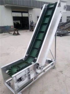 大（dà）傾角皮（pí）帶機